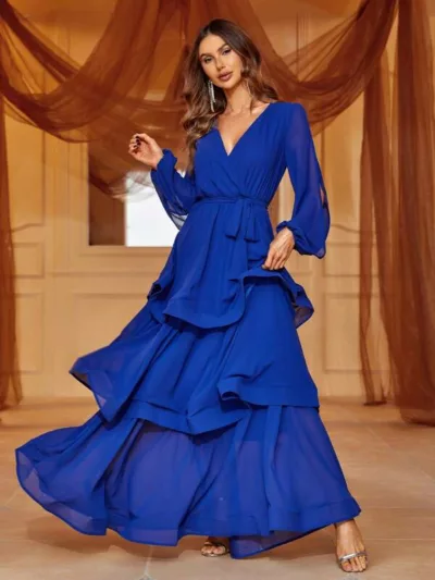 Лазурно синя рокля с колан и разкроени ръкави